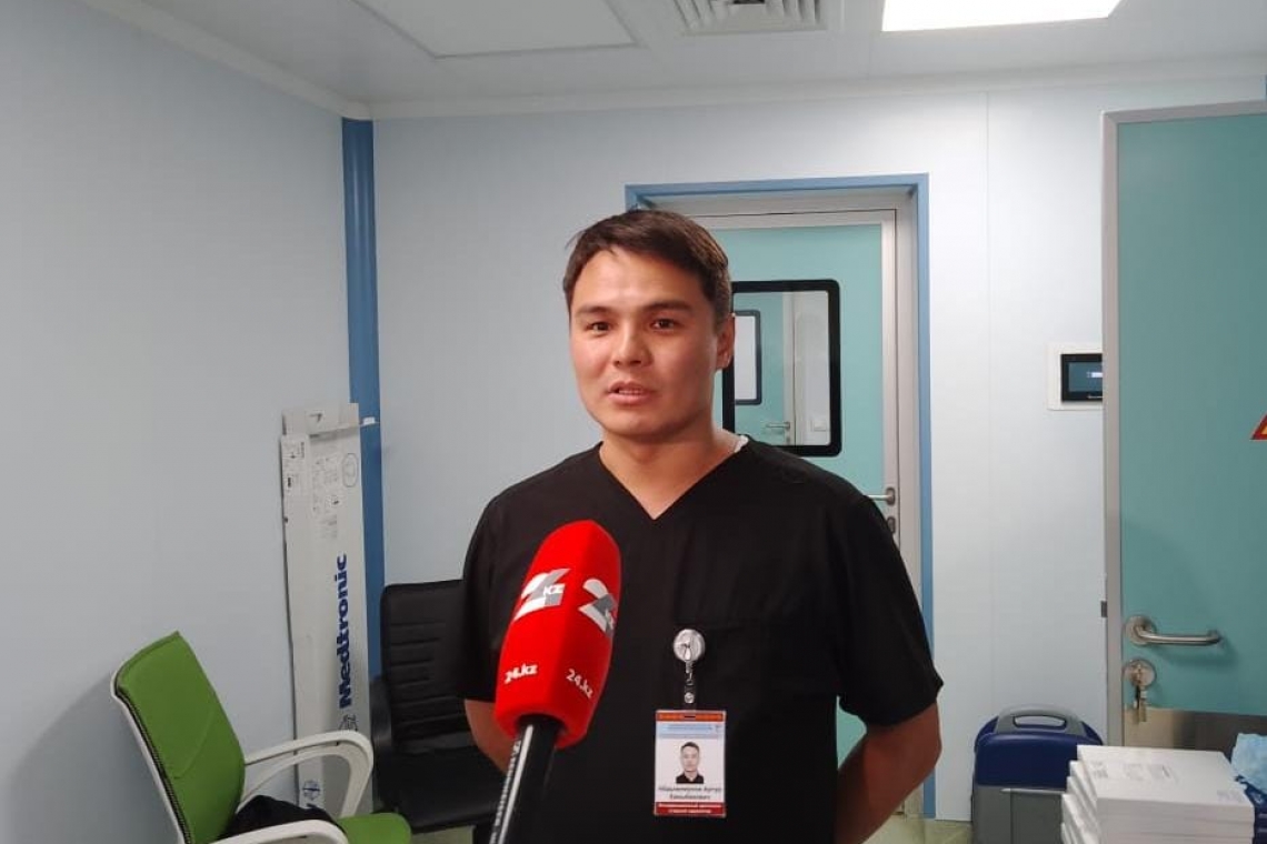 В НИИ КАРДИОЛОГИИ И ВНУТРЕННИХ БОЛЕЗНЕЙ ВПЕРВЫЕ ИМПЛАНТИРОВАН БЕЗЭЛЕКТРОДНЫЙ КАРДИОСТИМУЛЯТОР