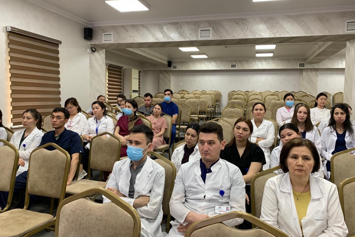 КІАҒЗИ-да венгриялық дәрігердің қатысуымен «Антибиотикке төзімділікпен күресте прокальцитонин биомаркерінің көмегімен антибиотикалық терапияны бақылау» атты семинар өтті